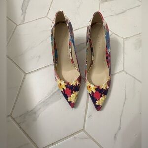 Marc Fisher Multicolor Pumps are a size 8.5.